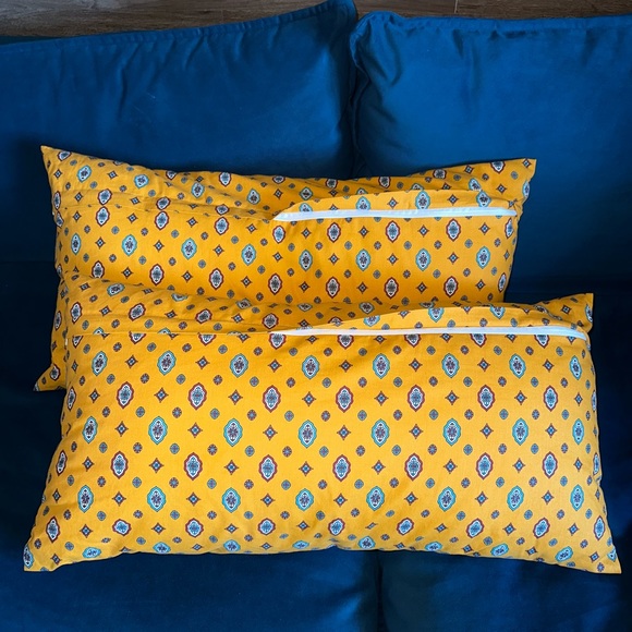 Throw Pillows Set - Picture 4 of 6
